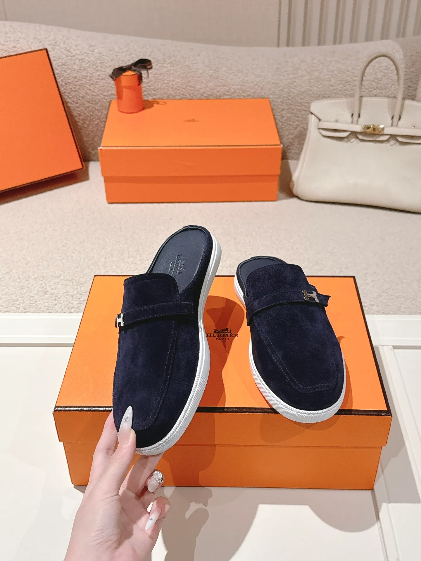 Men's men's shoes 💰560💰 Hermes 25ss new autumn and winter loafers, British retro design, classic and durable! Original reverse mold last, the ultimate 1:1 shape. Fabric: Cow suede/calfskin Lining: Imported sheepskin lining Outsole: Open-molded rubber sole Size: 35-45
